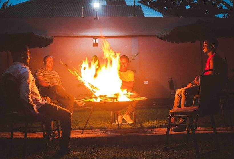 Общежитие The Okaseni Lodge