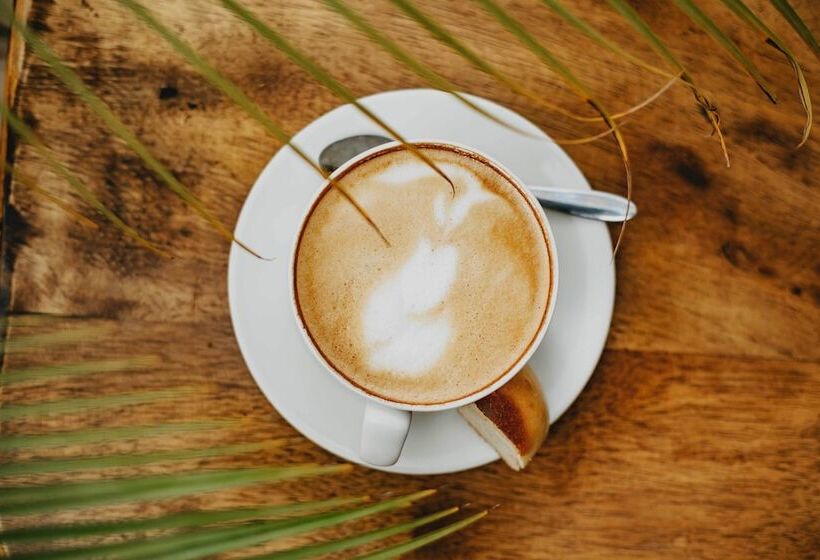 Общежитие The Okaseni Lodge