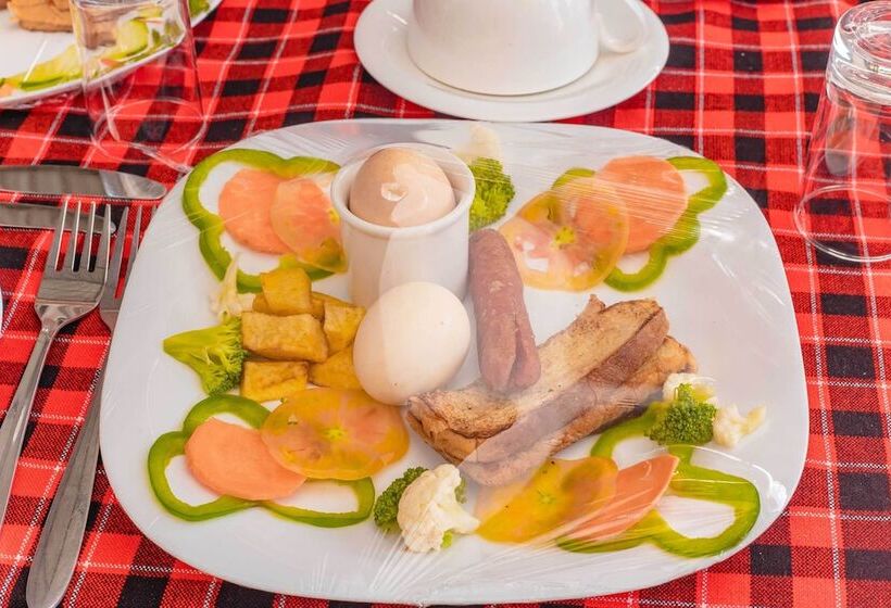 Общежитие The Okaseni Lodge