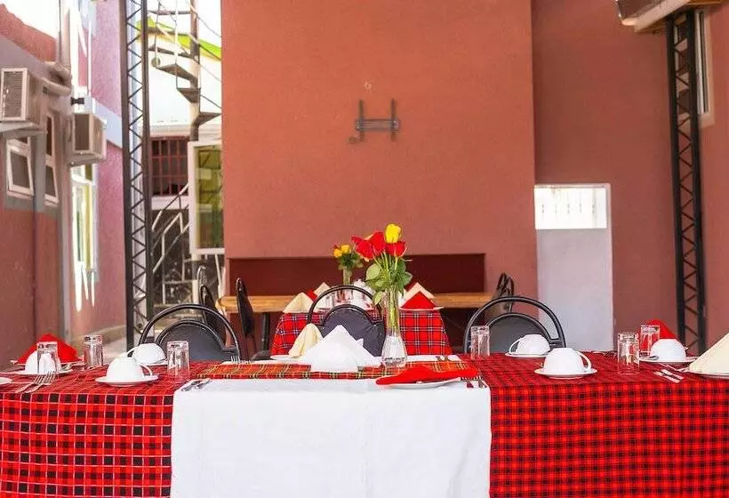 هاستل The Okaseni Lodge
