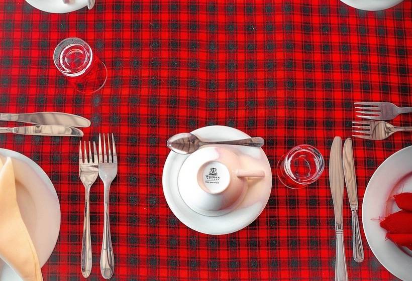 Общежитие The Okaseni Lodge