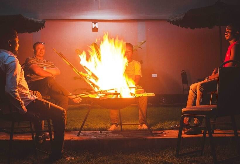 Общежитие The Okaseni Lodge