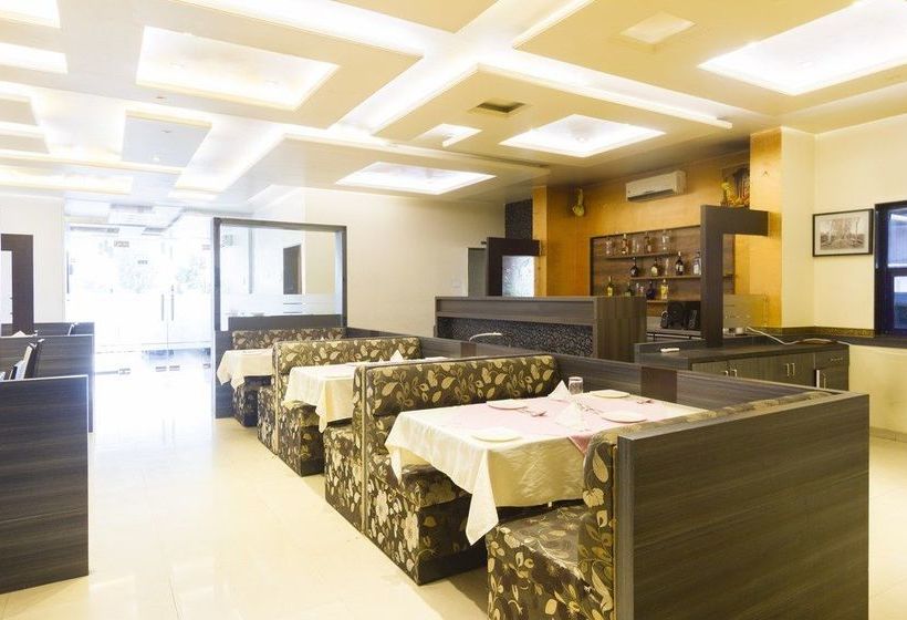 בית מלון כפרי Aarya Regency