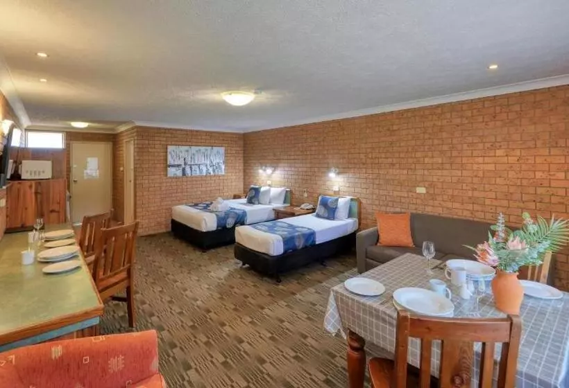 Hotelli James Street Motor Inn