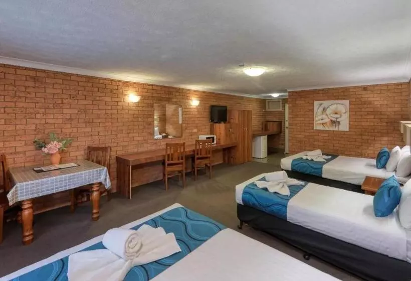 Hotelli James Street Motor Inn