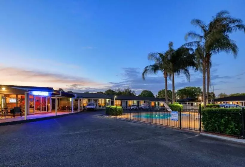 Hotelli James Street Motor Inn