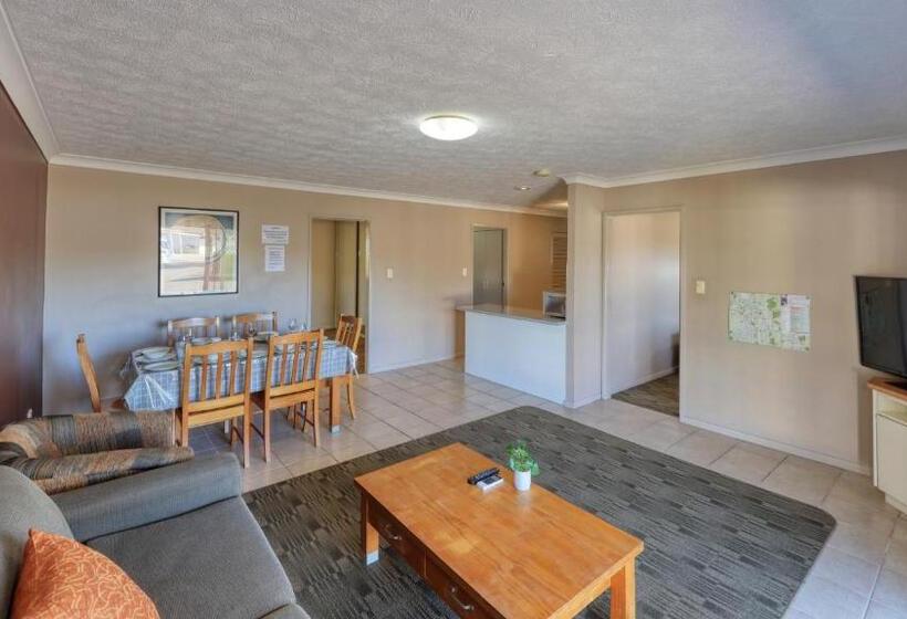 호텔 James Street Motor Inn