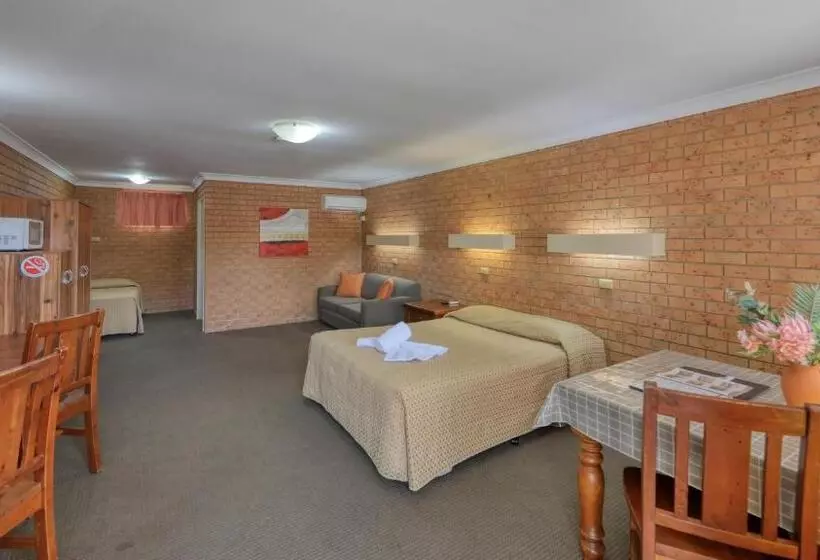 Hotelli James Street Motor Inn