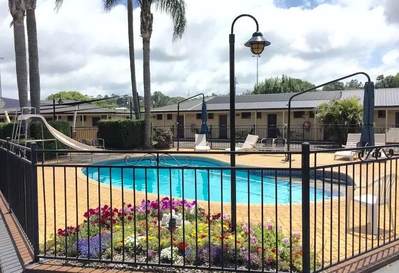 Hotelli James Street Motor Inn