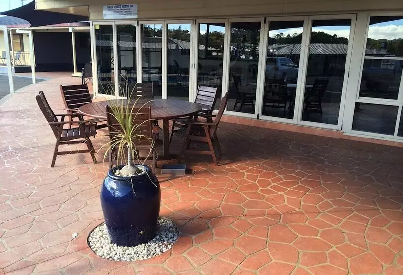 Hotelli James Street Motor Inn