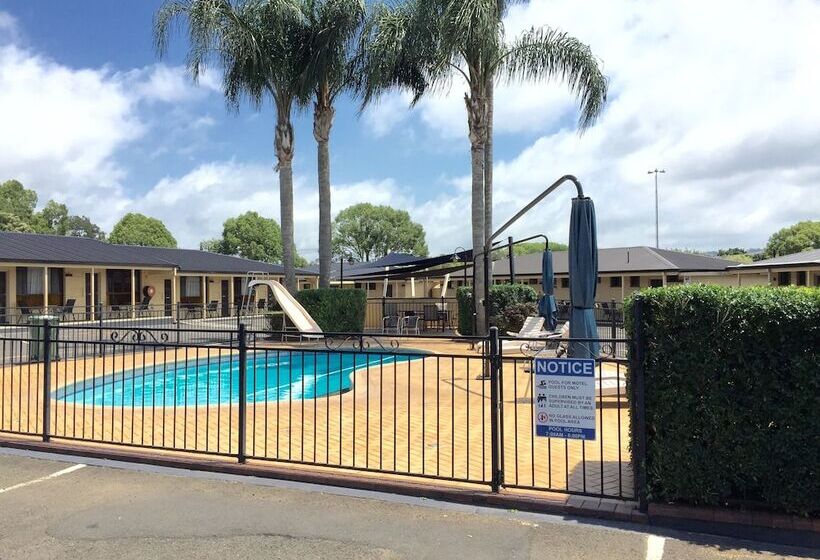 호텔 James Street Motor Inn