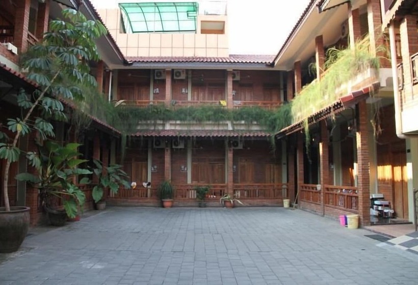 פנסיון Roemah Balewaringin