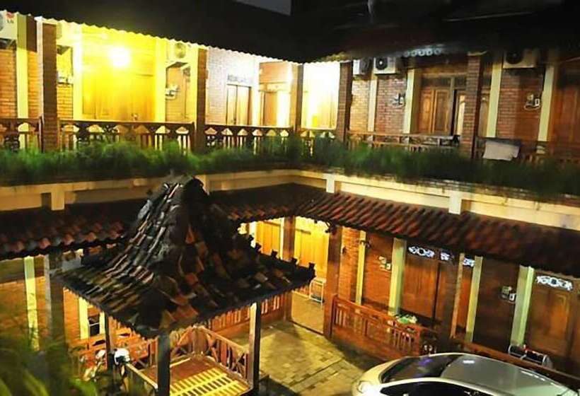 פנסיון Roemah Balewaringin