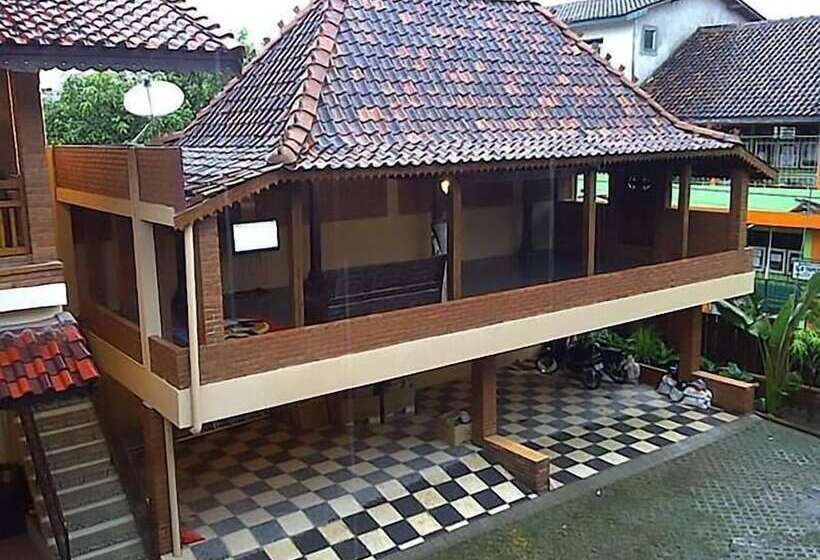 פנסיון Roemah Balewaringin