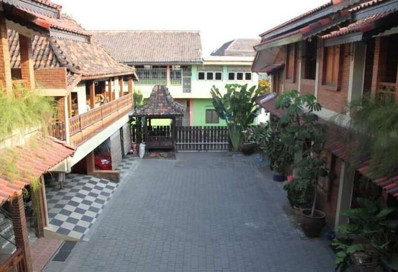 פנסיון Roemah Balewaringin