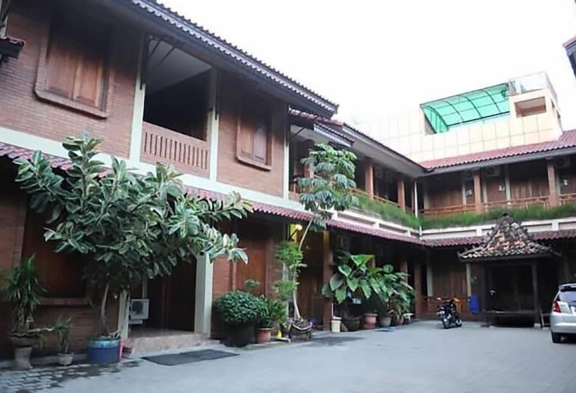 פנסיון Roemah Balewaringin