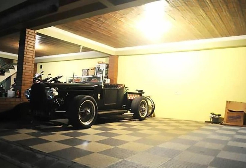 פנסיון Roemah Balewaringin