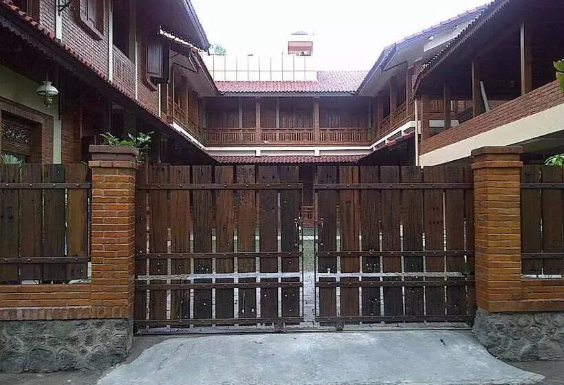 Majatalo Roemah Balewaringin