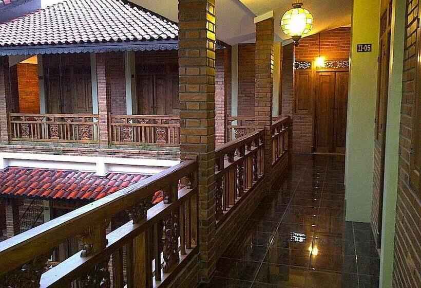 פנסיון Roemah Balewaringin