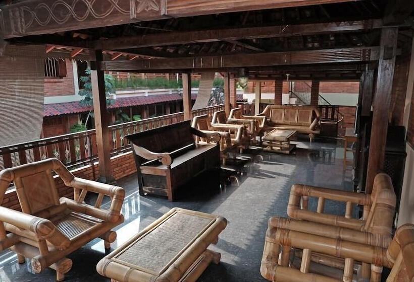 פנסיון Roemah Balewaringin