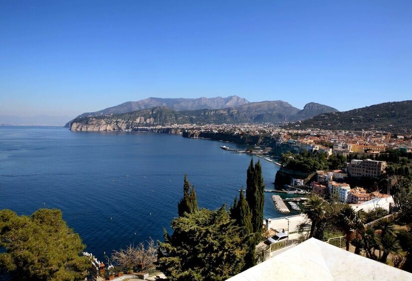 تختخواب و صبحانه Chalet Lidia