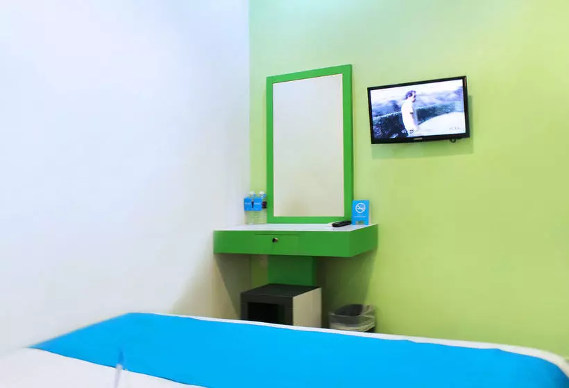 ホテル Airy Greenland Ahmad Yani Batam