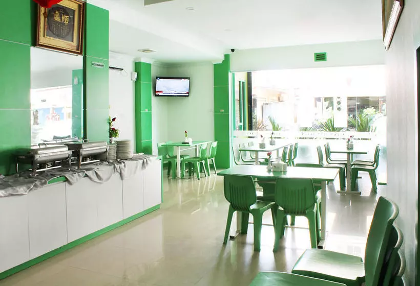 ホテル Airy Greenland Ahmad Yani Batam
