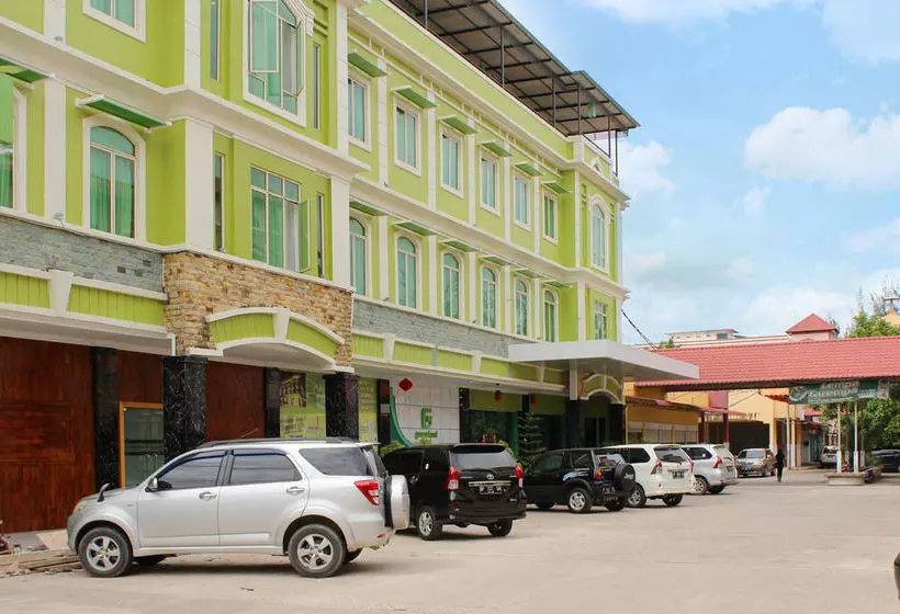 ホテル Airy Greenland Ahmad Yani Batam