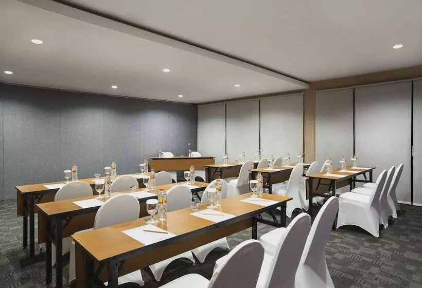 ホテル Swissbelinn Cibitung
