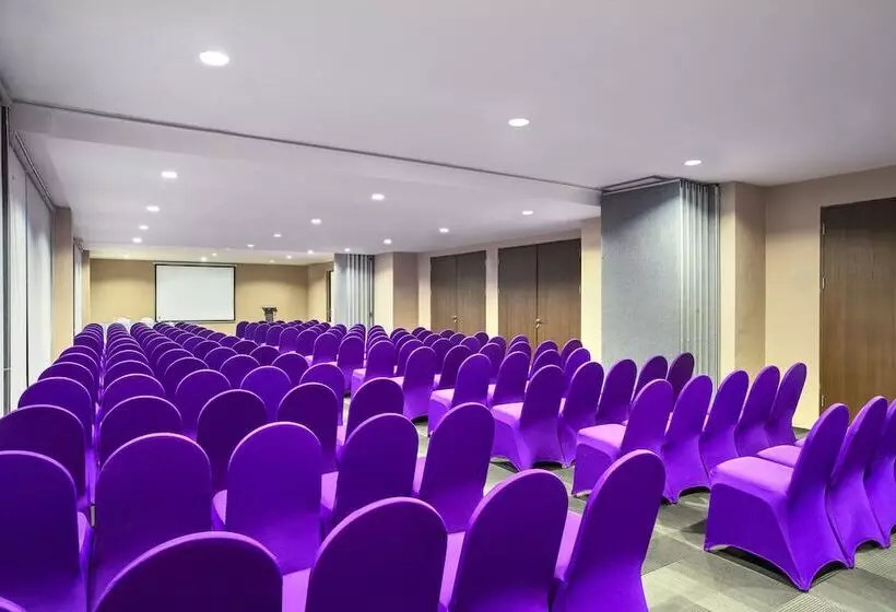ホテル Swissbelinn Cibitung