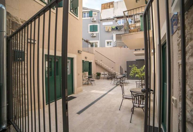 Pensió Apartments Korta