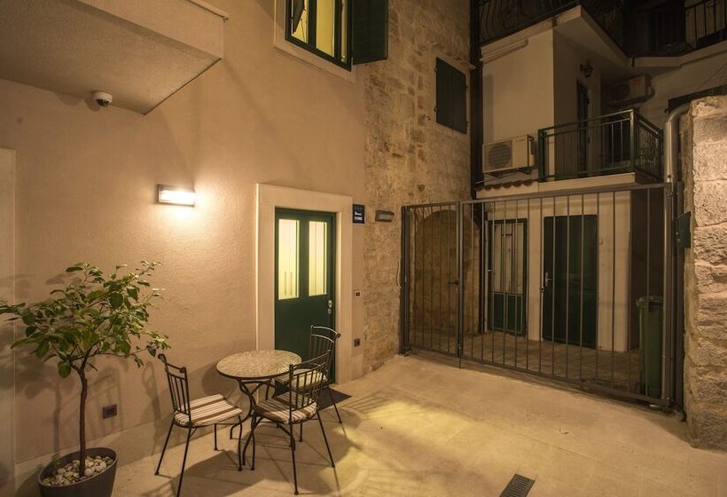 Pensió Apartments Korta