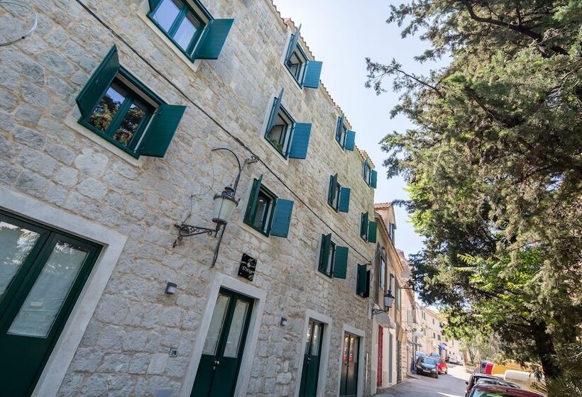 Pensió Apartments Korta