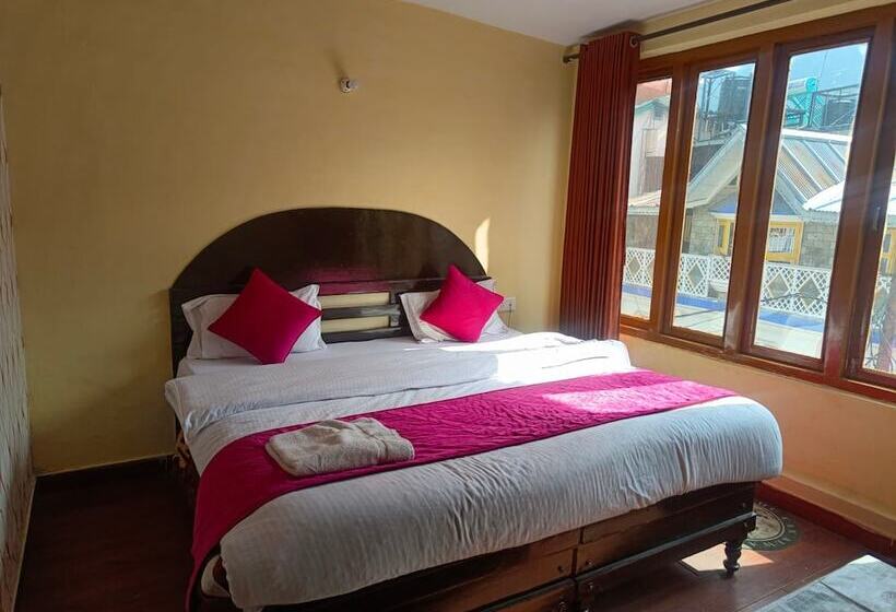 호텔 Goroomgo Chand Regency Nainital