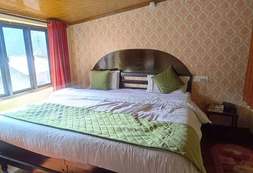 Hotelli Goroomgo Chand Regency Nainital