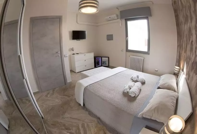تختخواب و صبحانه Penthouse Station Luxury Apts Le Dimore