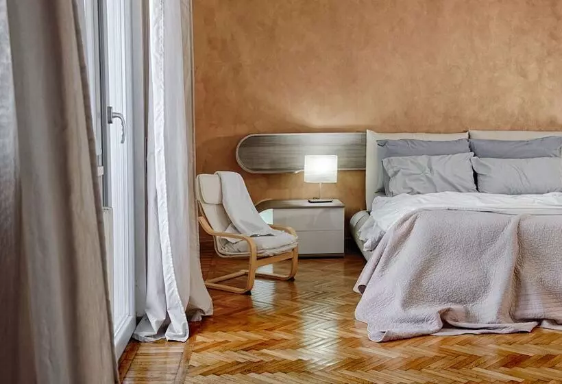 تختخواب و صبحانه Penthouse Station Luxury Apts Le Dimore