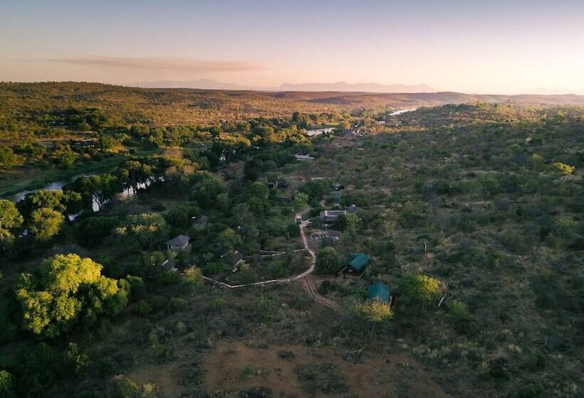 ホテル Baluleni Safari Lodge