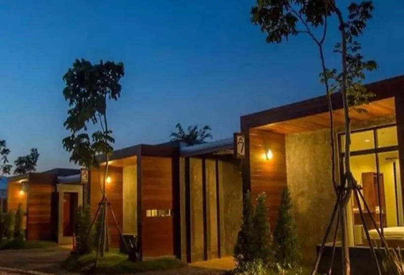 ホテル The Infinite Resort Nakhon Sawan