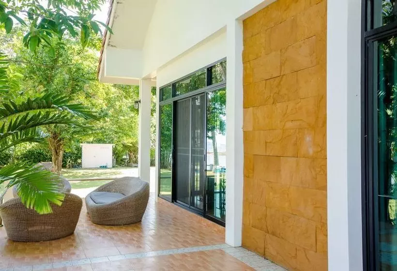 Villa Miracle