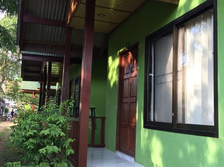 Lanta Sabai Hotel & Bungalows   Hostel