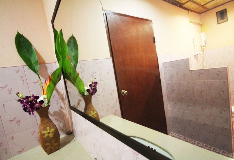 Lanta Sabai Hotel & Bungalows   Hostel