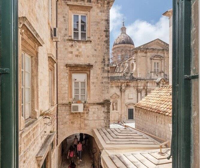 Kenova Apartments Old Town