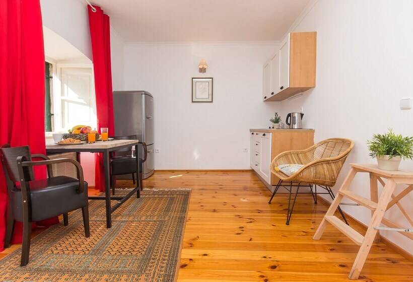 Kenova Apartments Old Town