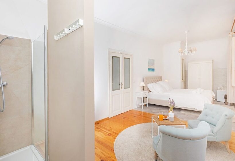 Kenova Apartments Old Town