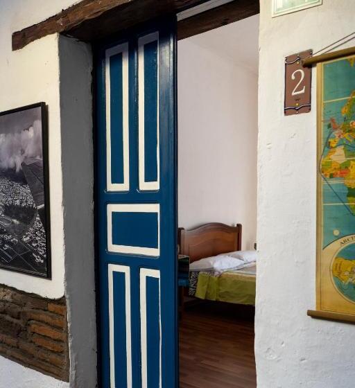 호텔 Blue Door Housing Historic Quito
