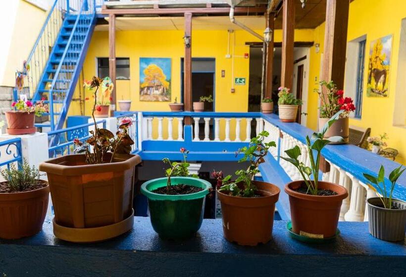 호텔 Blue Door Housing Historic Quito
