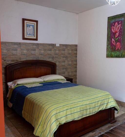 호텔 Blue Door Housing Historic Quito