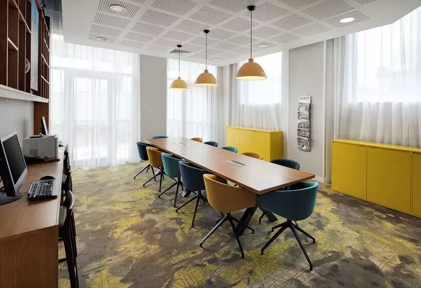 هتل Hampton By Hilton London Docklands