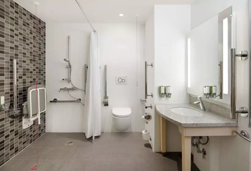 هتل Hampton By Hilton London Docklands